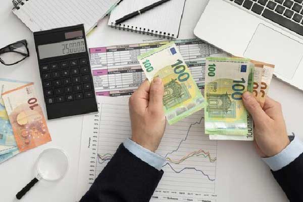 特朗普重要助手哈塞特称美国将全力支持阿根廷